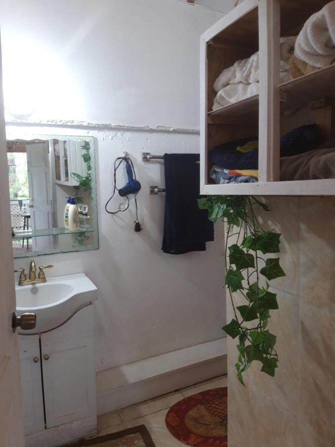 Tranquil Guest House Buccoo Buitenkant foto